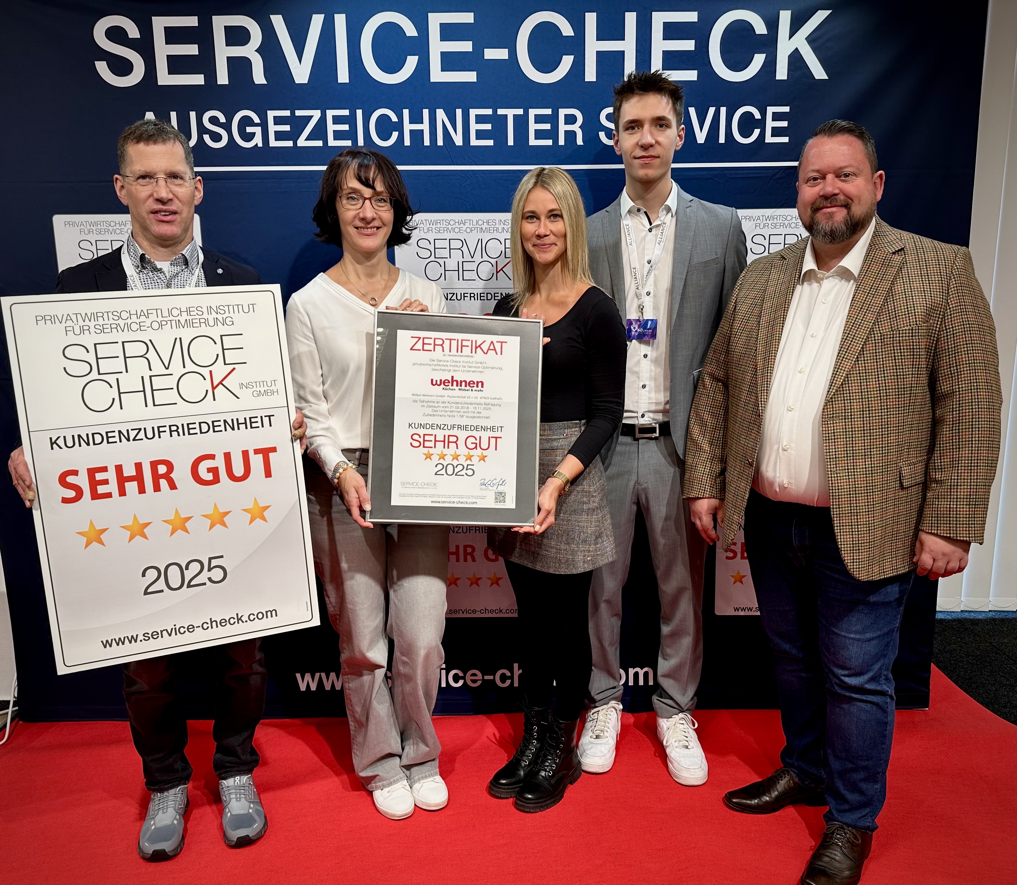 Feierliche Auszeichnung von Möbel Wehnen auf der Alliance-Ordermesse 2025